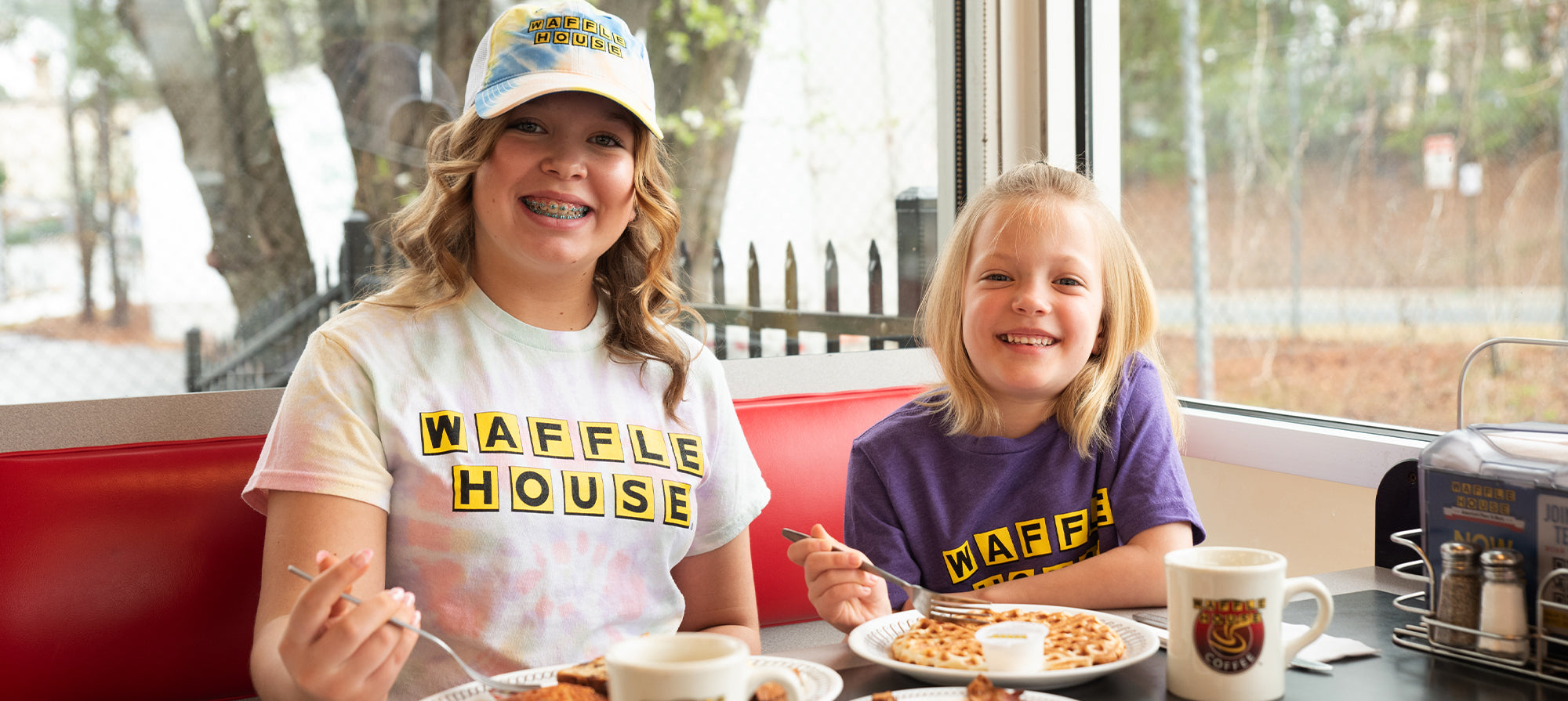 マ*ド様 RED LETTERS Waffle House グラフィックパーカー マ*ド様 RED LETTERS Waffle House グラフィックパーカー - メルカリ